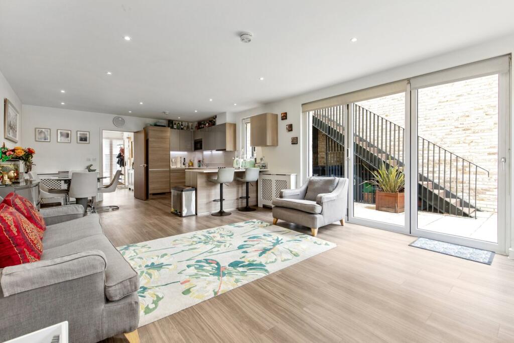 House in London - View 3