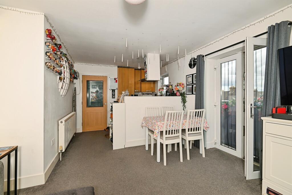 Apartment in Rochester - View 4