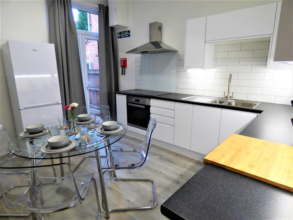 1 bedroom house share for rent