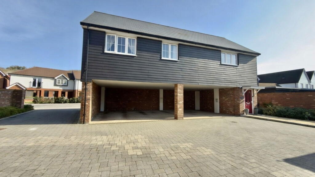 2-bed house on Worrall Drive, Wouldham, ME1 3WH, £270,000