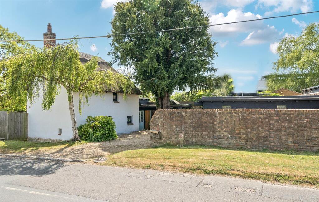 Bishopstone Road, Stone photo 4