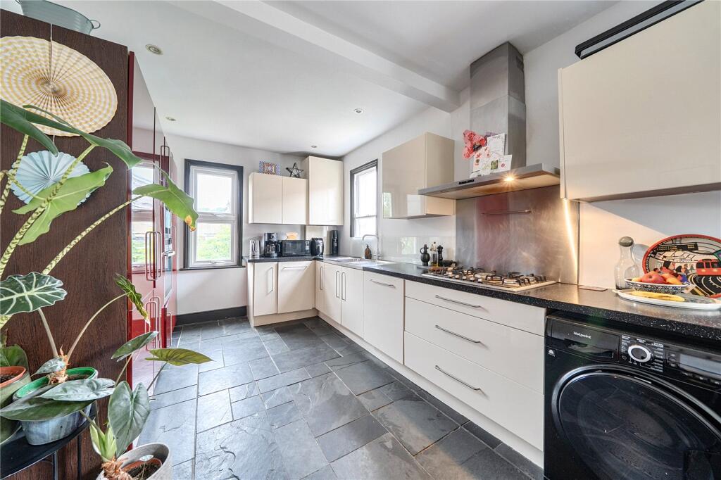 Apartment in London - View 5