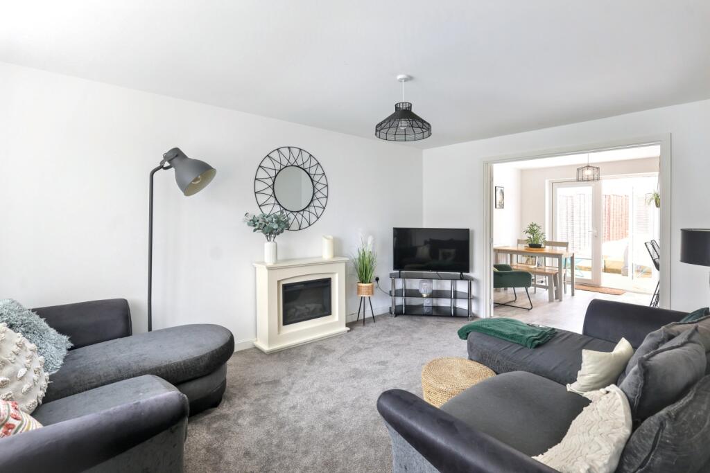 House in West Oxfordshire, Windrush Place, Witney - View 4