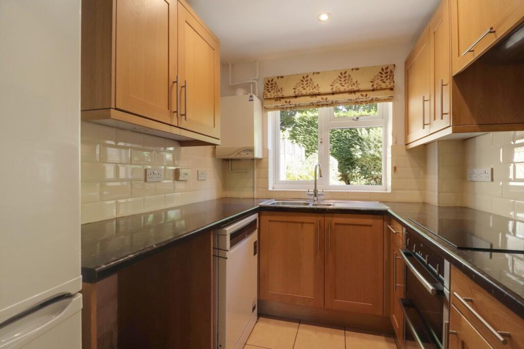 House in Guildford, West Clandon - More