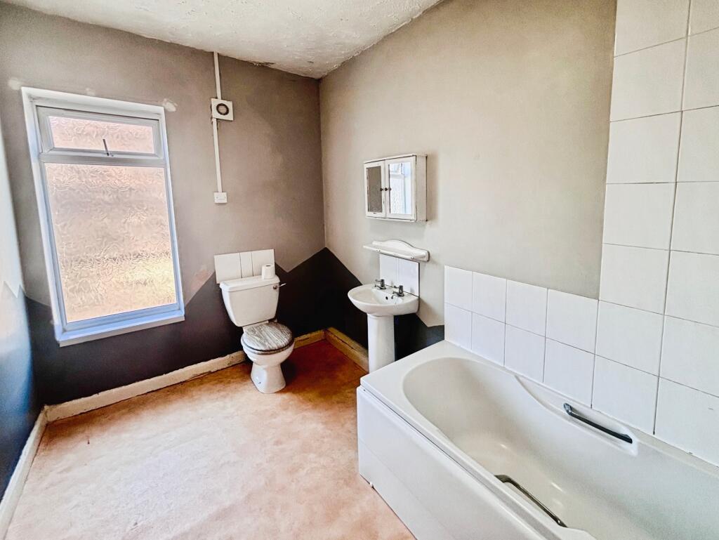 House in Hull - View 4