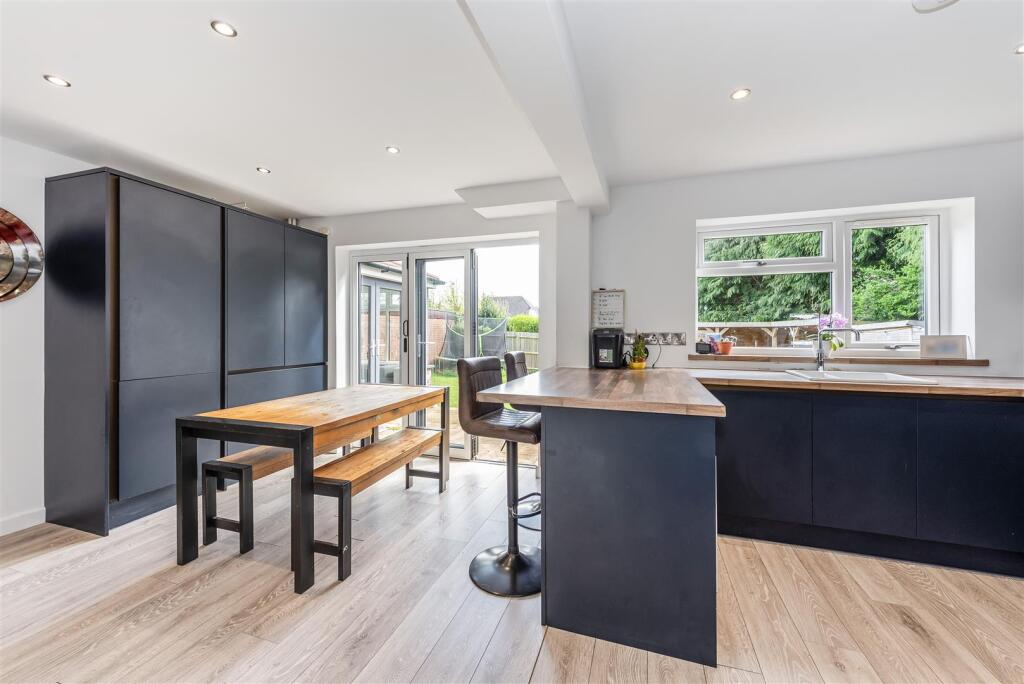 House in East Hampshire, Horndean - More