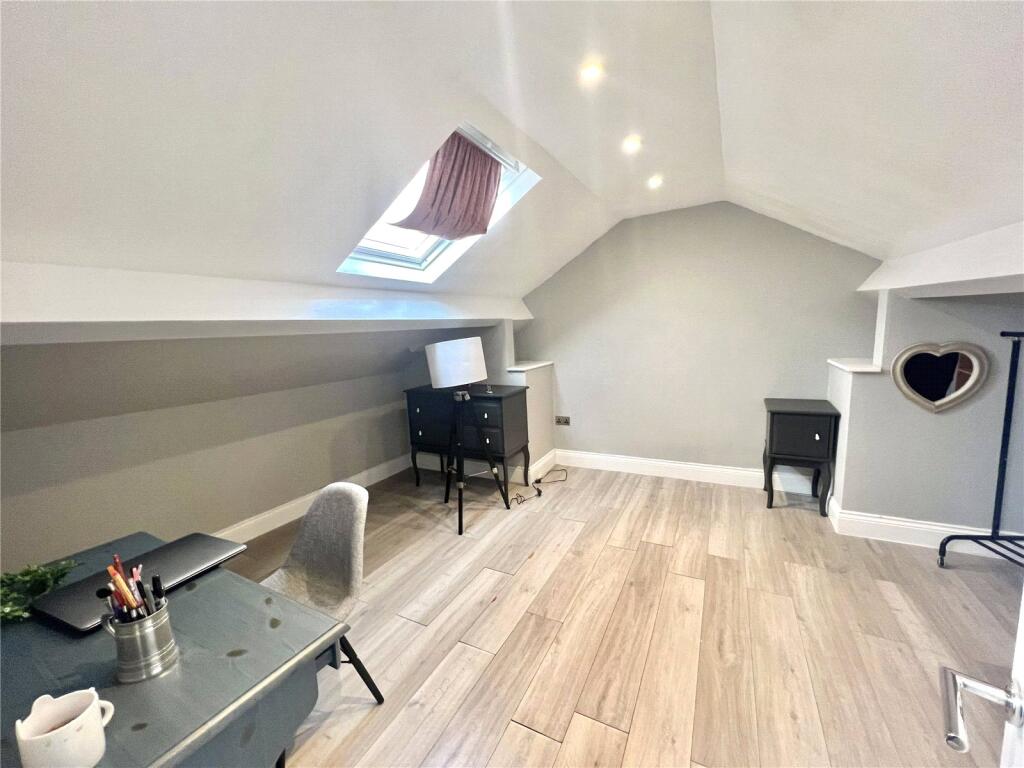 Apartment in Watford - View 5