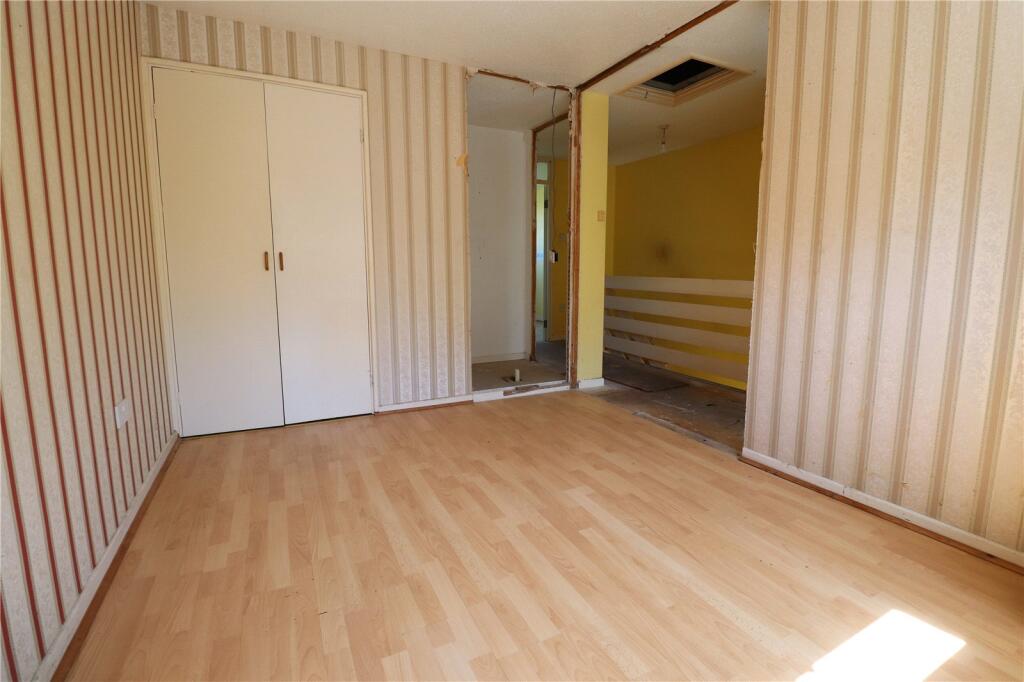 House in Dartford, Stone - View 5