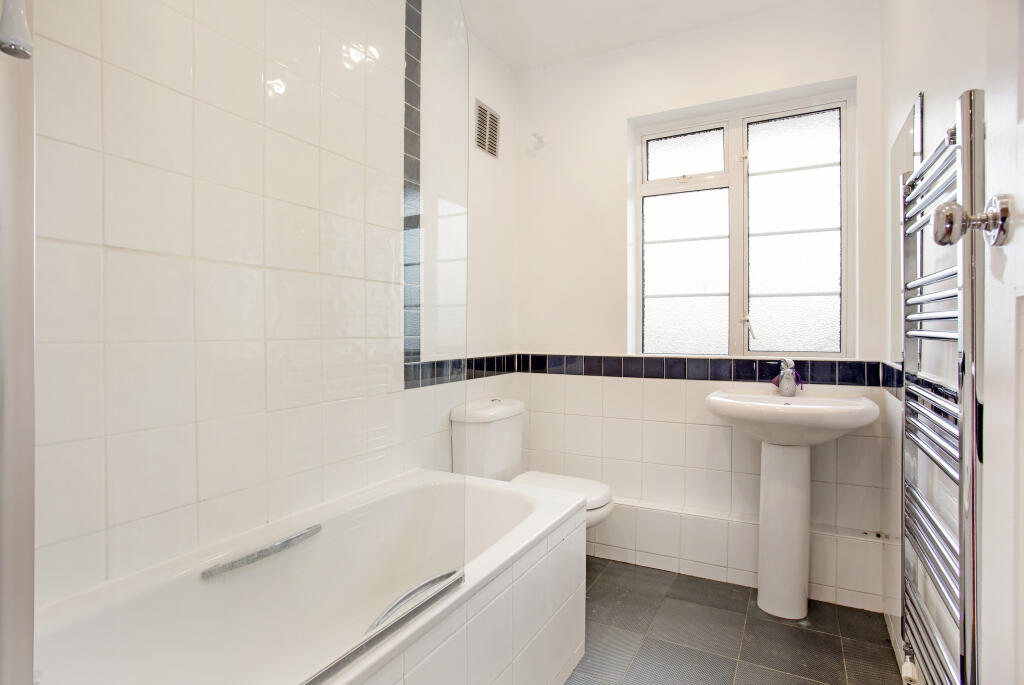 Apartment in Twickenham - More