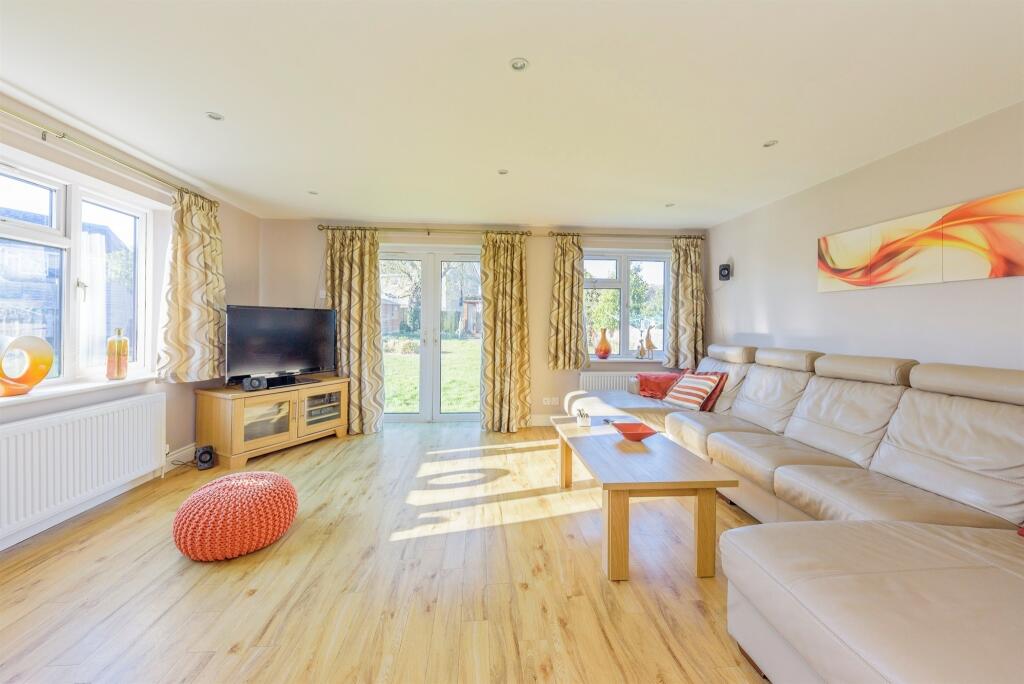 Tilley Hill Close, Oundle, Peterborough photo 3