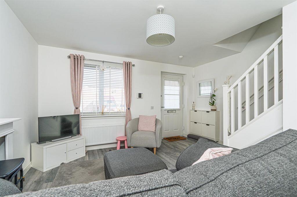 7 Simpson Wynd, Kinross, KY13 8GP photo 2