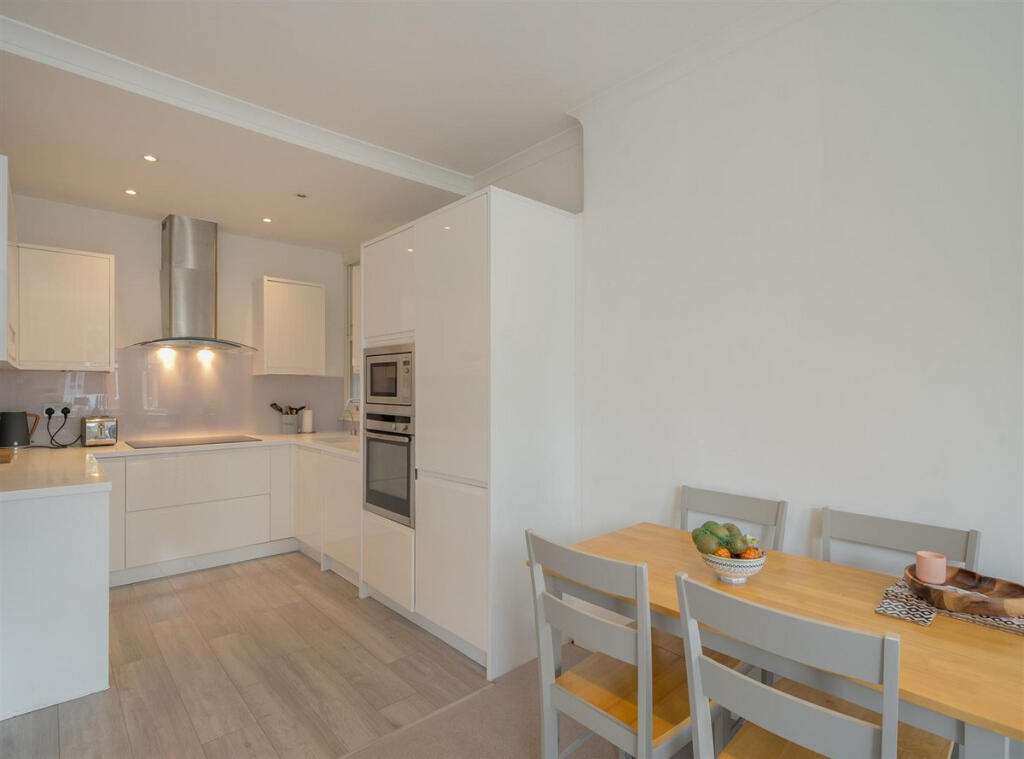 Apartment in London - View 4