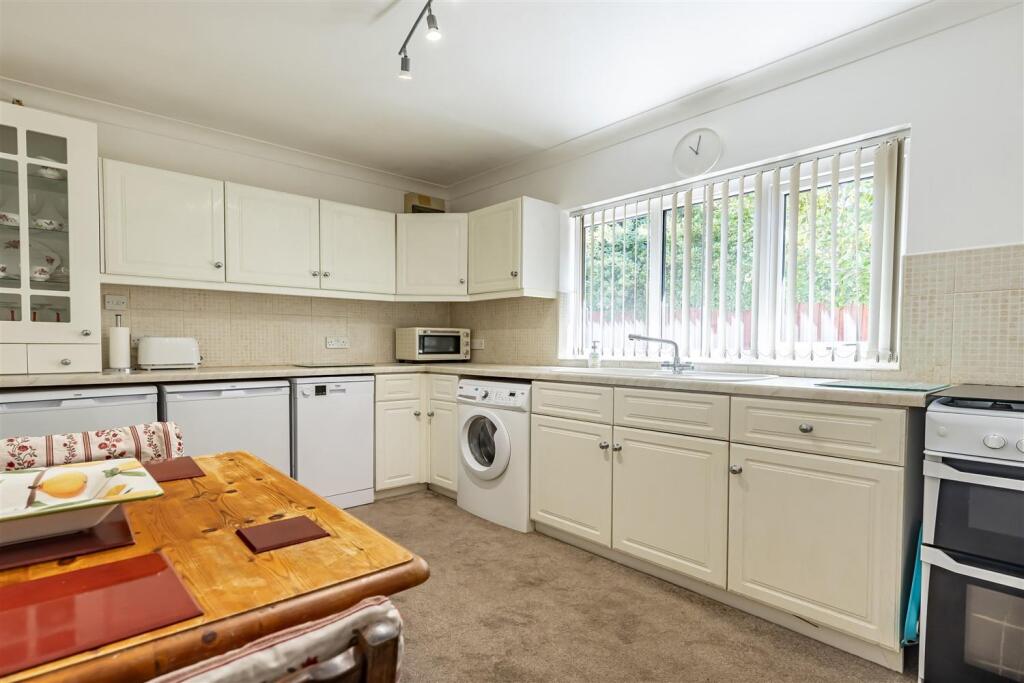 House in Epping Forest, North Weald - View 5