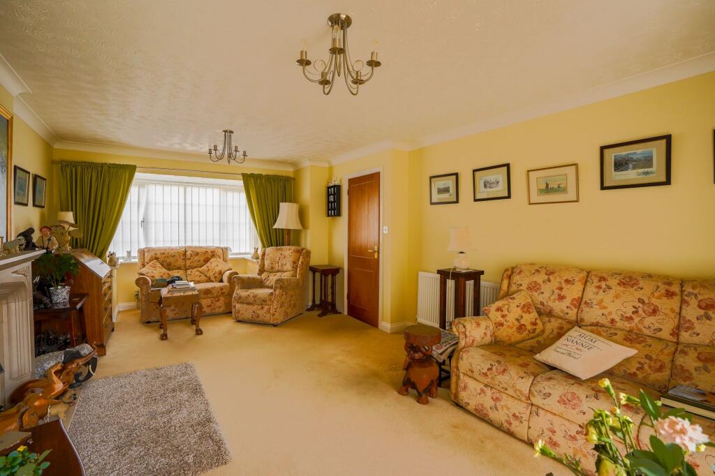 Meadow Way, Mepal, CB6 - More