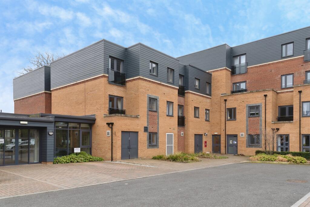 Main image of property: Field Close, Cottingham