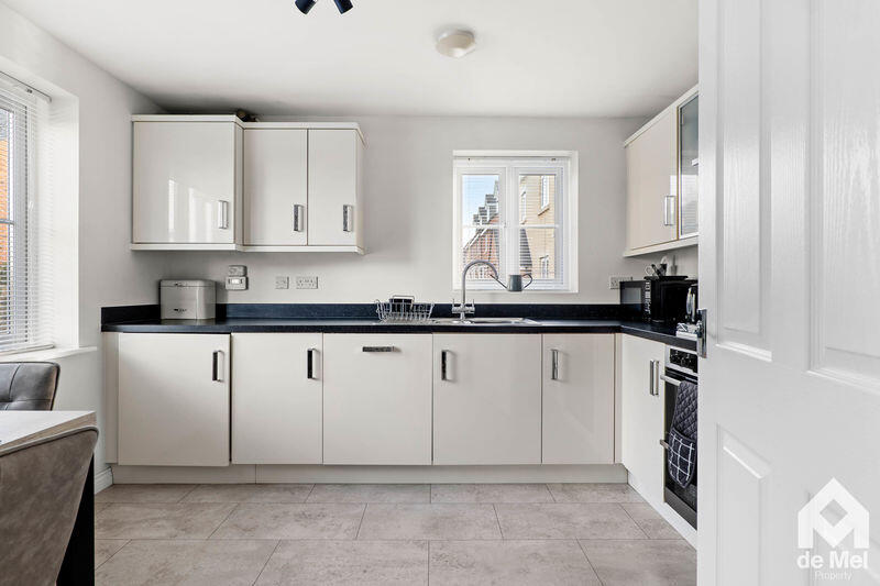 Sunrise Avenue, Bishops Cleeve, Cheltenham, Gloucestershire, GL52 photo 2