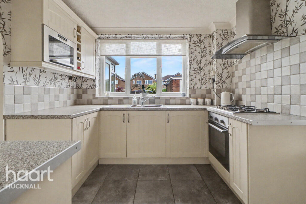 House in Ashfield, Hucknall - View 5