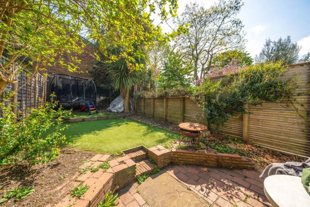 Main image of property: De Beauvoir Road, De Beauvoir