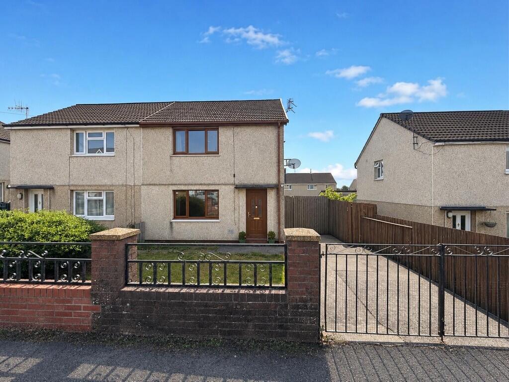 2-bed semi-detached on St. Cattwgs Avenue, Gelligaer, Hengoed, £160,000