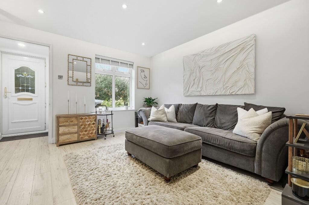 Apartment in Thurrock, Essex - View 2