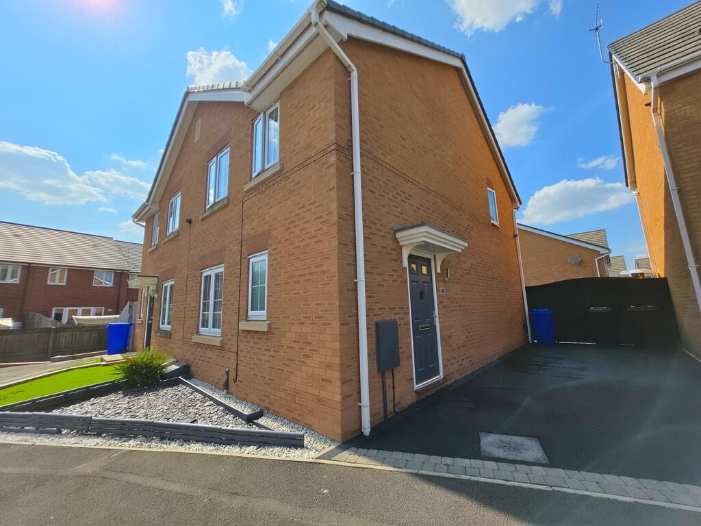 3-bed semi-detached on Darwin Drive, Burslem, Stoke-on-Trent, £199,950