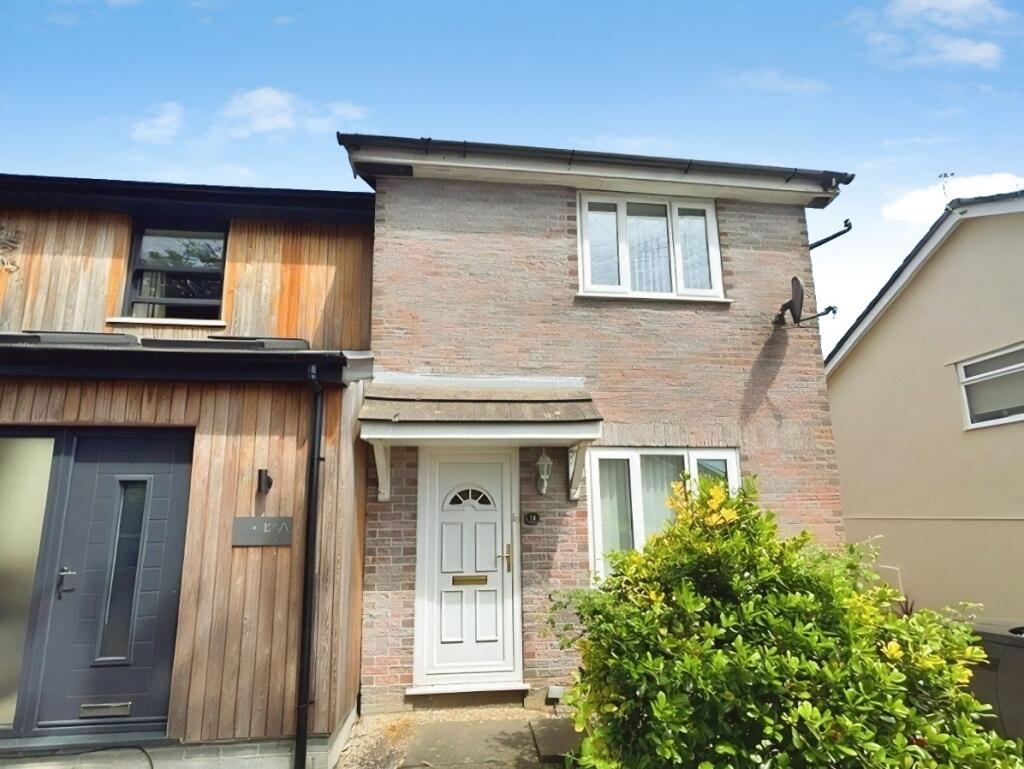 Main image of property: Clos Plas Isaf, Llangennech, Llanelli
