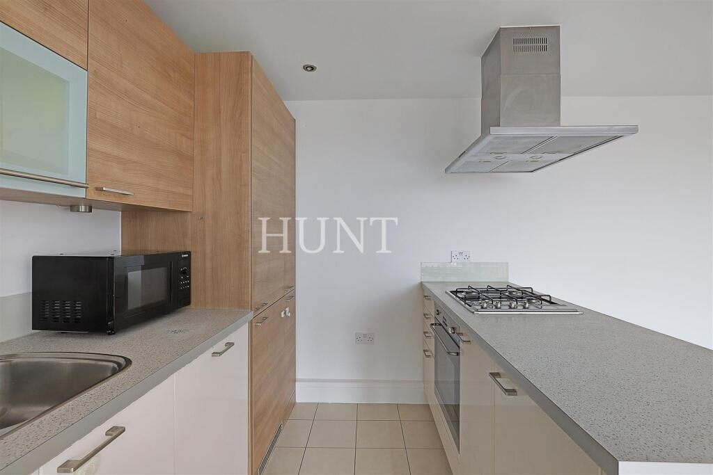 Apartment in Woodford Green, Woodford - View 4