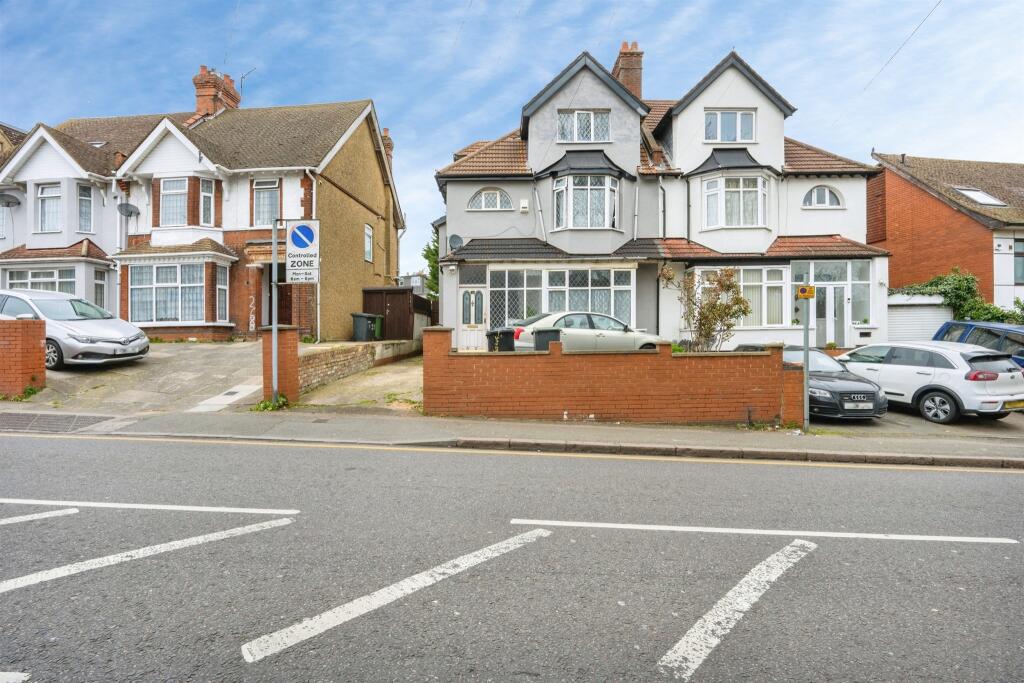 Main image of property: Dunstable Road, Luton