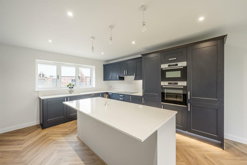 The Stableyard, Mile Flat Farm, Greensforge, Wall Heath, DY6 0AU photo 4