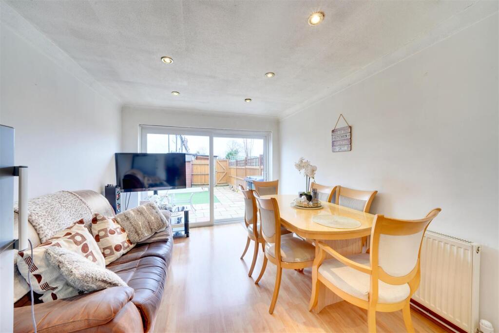 House in Enfield, Enfield Highway Shopping Centre, Ponders End - View 5