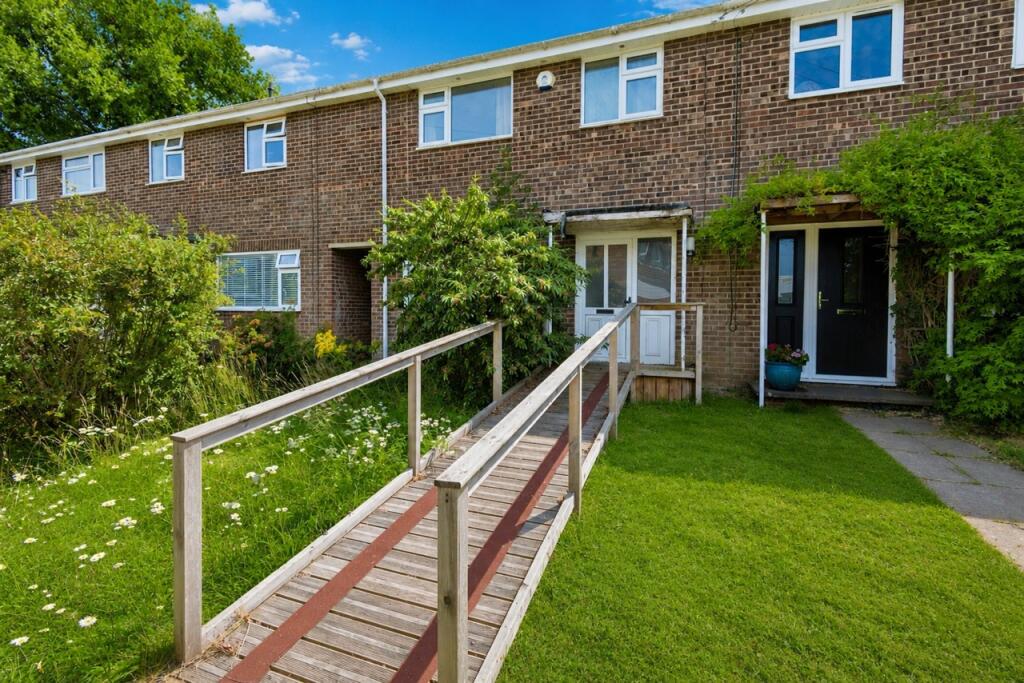 Main image of property: Blossom Close, Botley, SOUTHAMPTON