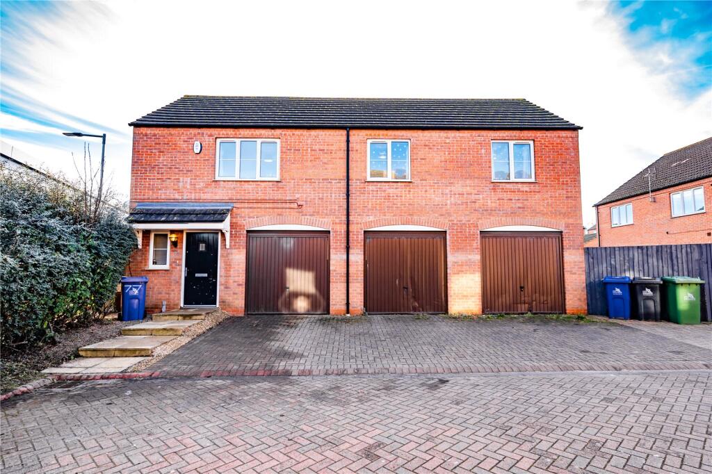 2-bed flat on Danes Close, Grimsby, Lincolnshire, DN32, £105,000