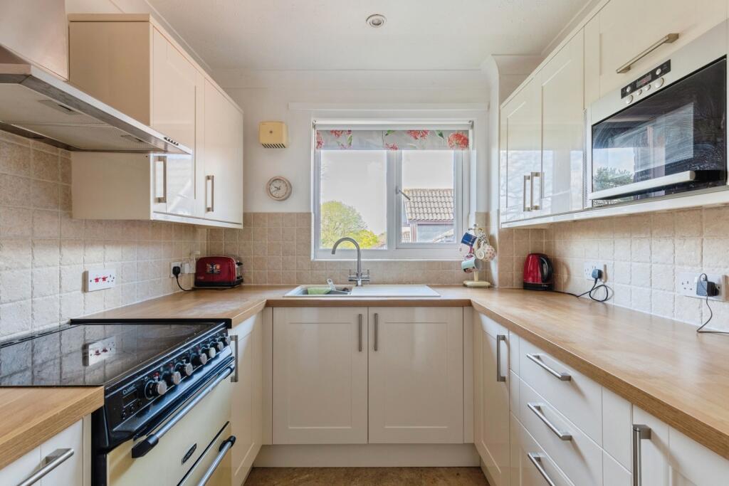 Oaklands Court, Kenilworth - View 3