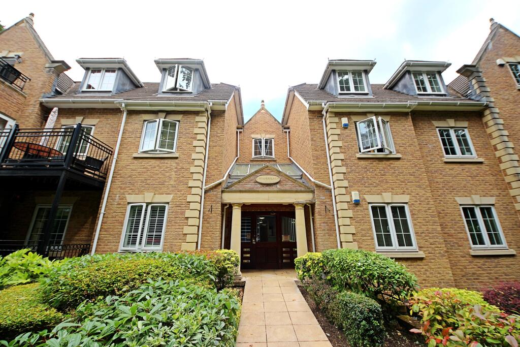 2-bed flat on Warren Road, Alum Chine, Bournemouth, £340,000