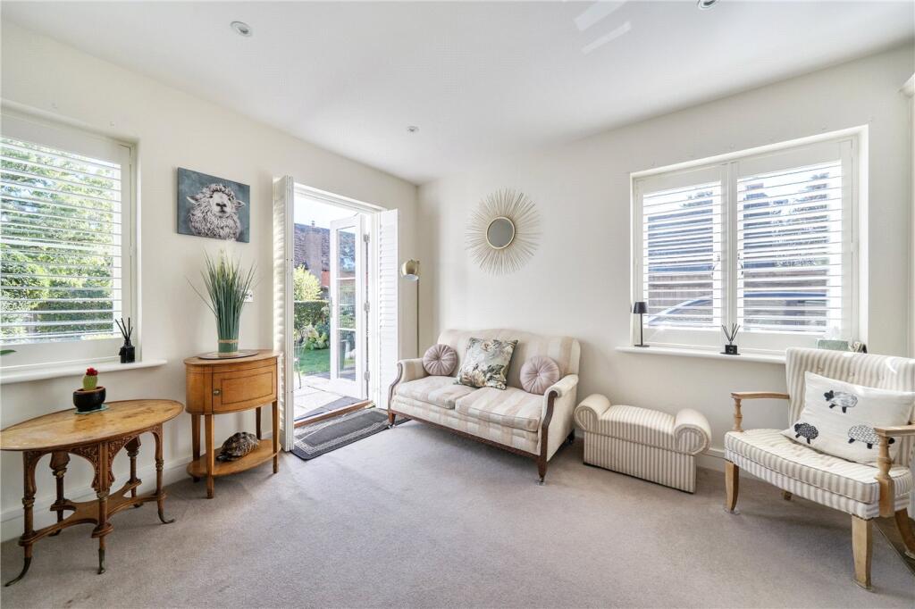 Holmes Field Court, Main Road, Bentley, Farnham, GU10 photo 3