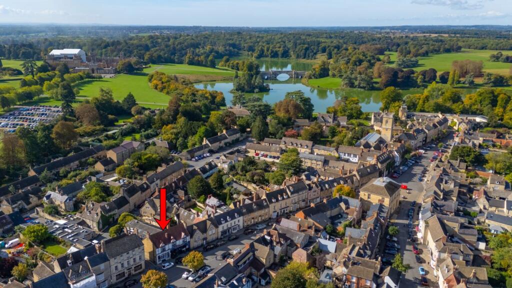 Main image of property: 22 High Street, Woodstock, Oxfordshire, OX20 1TF