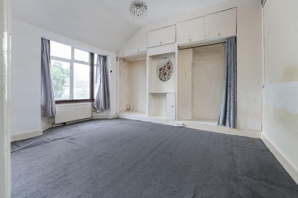 House in Croydon - More