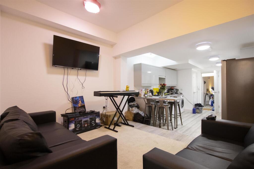 House in Birmingham, Selly Oak - View 2
