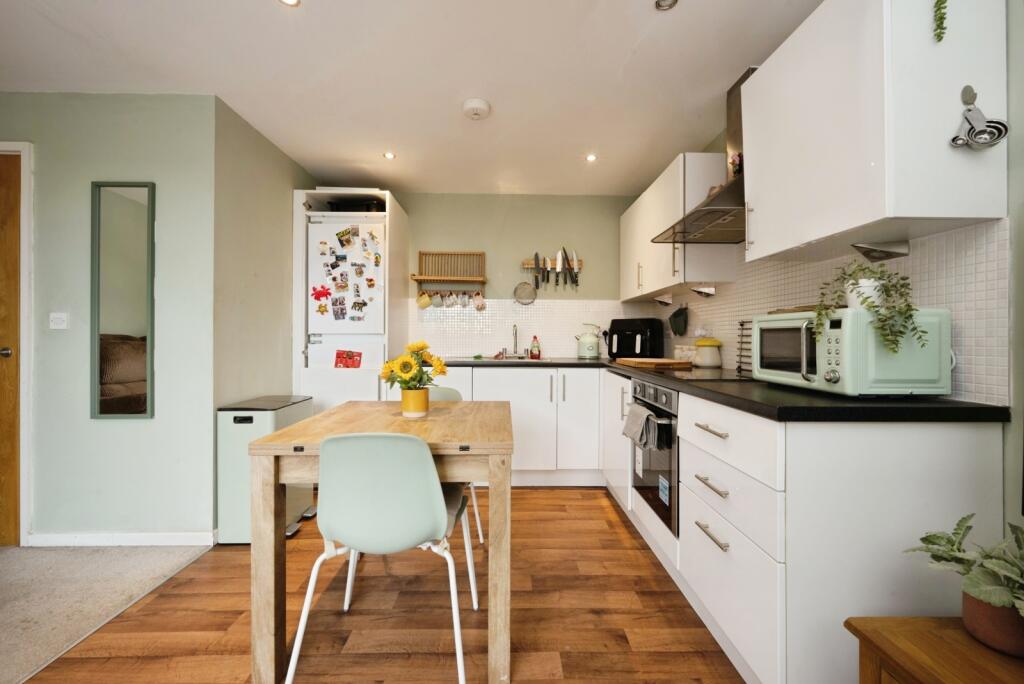 Apartment in Milton Keynes, Bedford - View 5