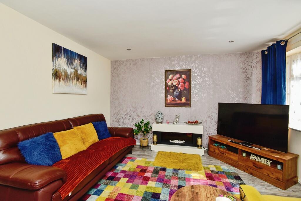 House in Stoke-on-Trent - More