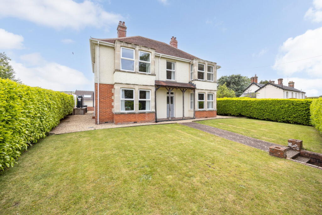 4-bed detached on Market Lavington, Devizes, Wiltshire, SN10 4AQ, £725,000