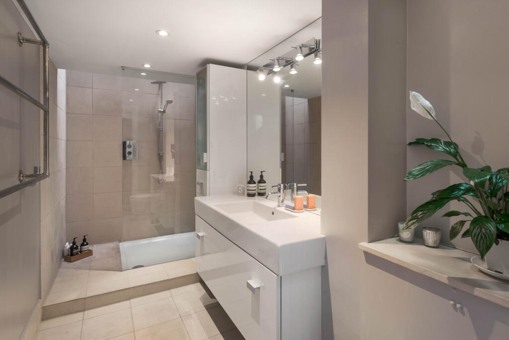 Apartment in London - View 5