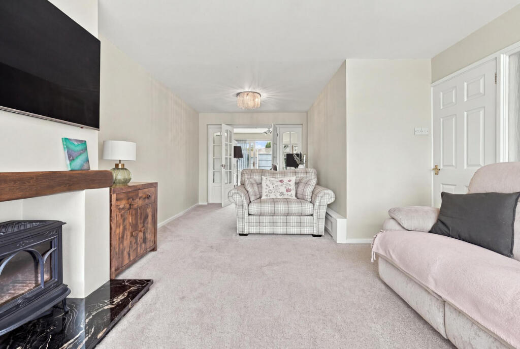 House in Southend-on-Sea, Eastwood - More