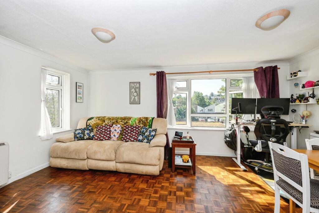 Apartment in Reigate and Banstead, Surrey - View 2