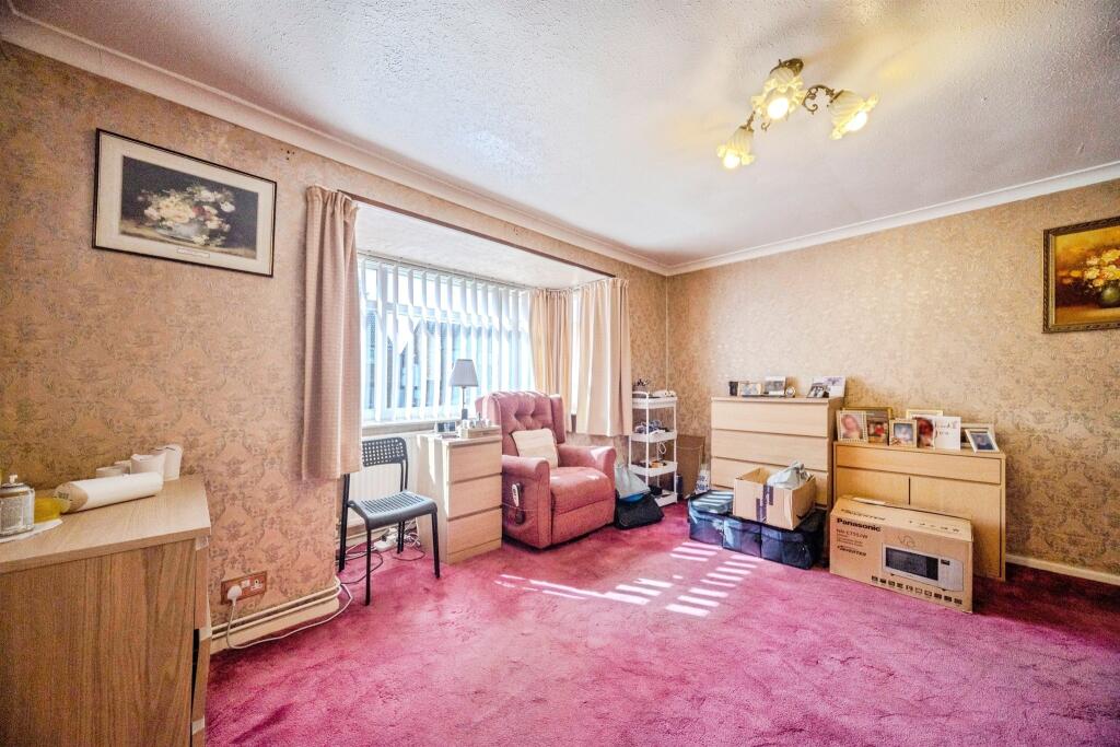 House in Milton Keynes, West Bletchley - View 4
