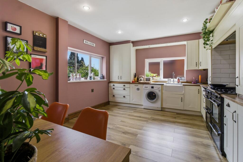 House in Malvern Hills, Malvern Wells - More