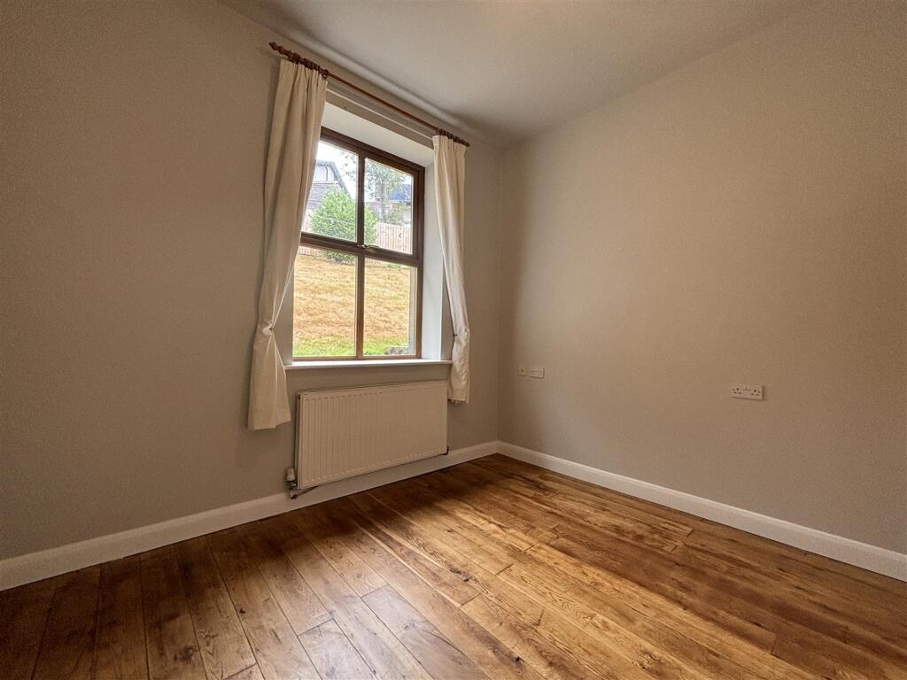 House in Kirklees, Netheroyd Hill, Cowcliffe - View 4