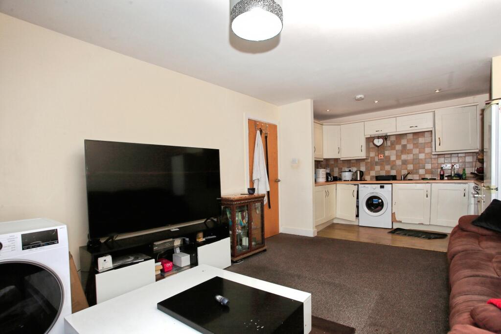2 Oundle Road, Peterborough, PE2 photo 3