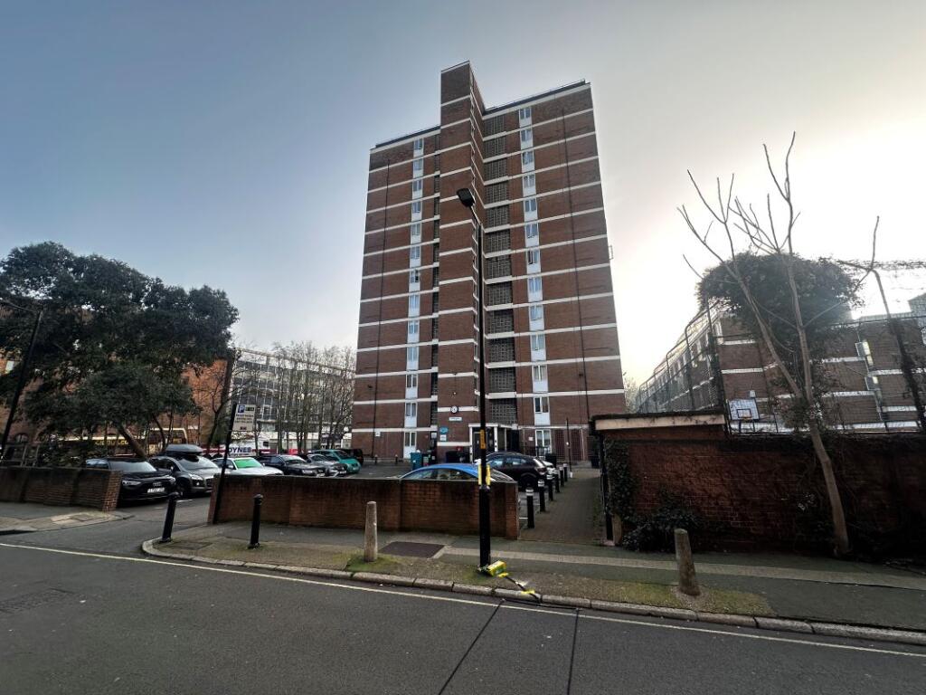 Main image of property: Flat 41 Redman House, Lant Street, London, SE1 1JU