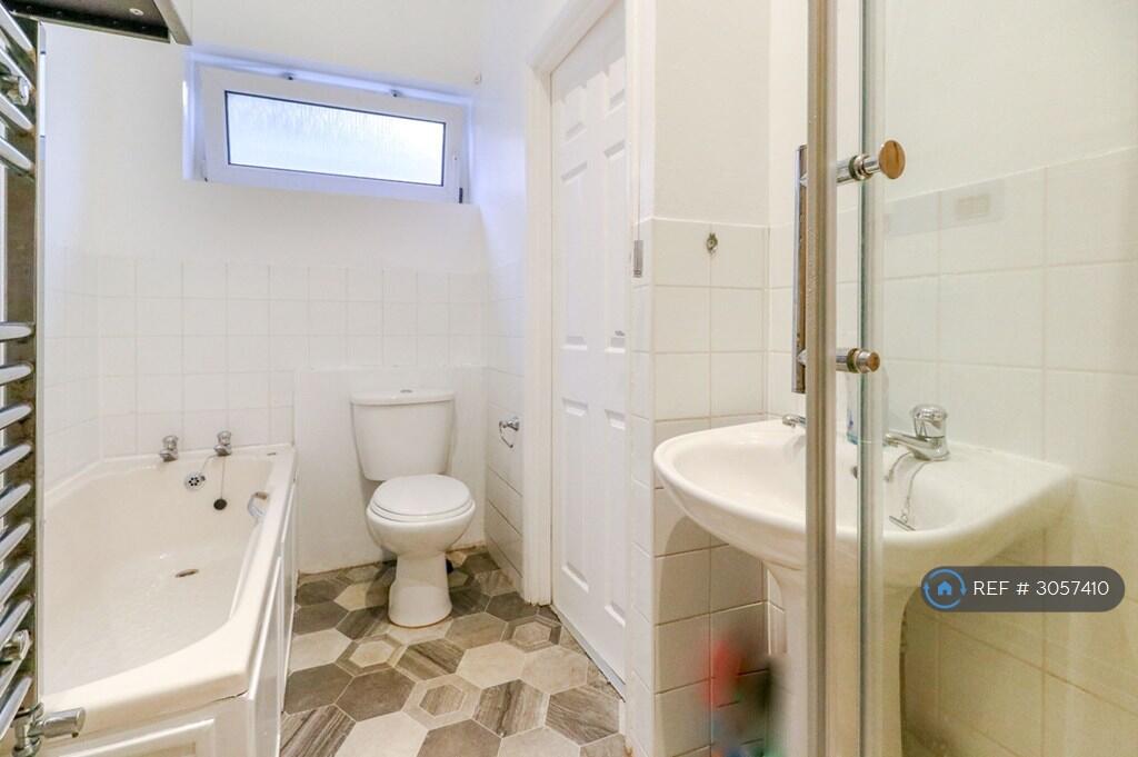 Apartment in Enfield - View 5